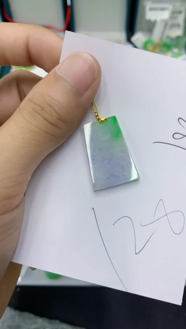 翡翠18K金镶嵌颈饰翡翠