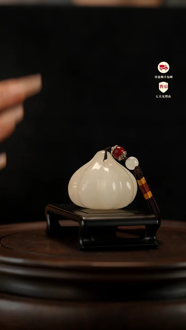 云南石荔枝白雕刻：胜算在握手把件摆件挂件
