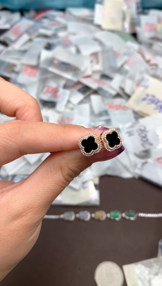 18K金镶嵌挂件翡翠—