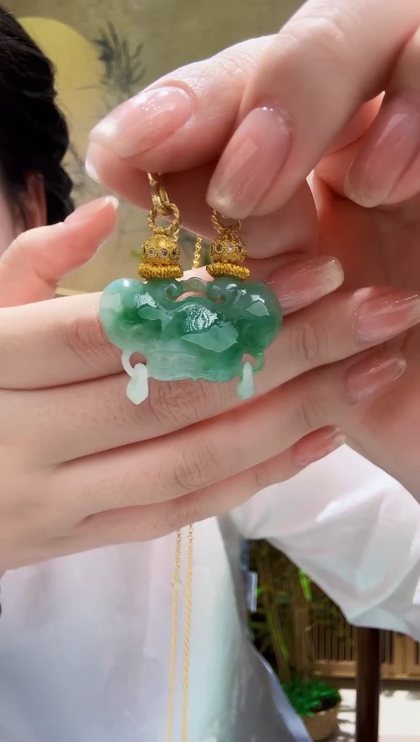 颈饰未镶嵌翡翠吊坠