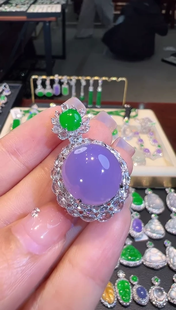 【闪购商品】翡翠吊坠(不含链)18K金镶嵌翡翠