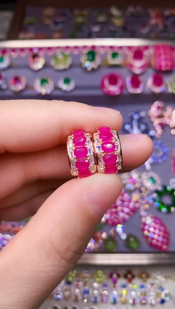 银S925镶嵌耳饰红宝石....