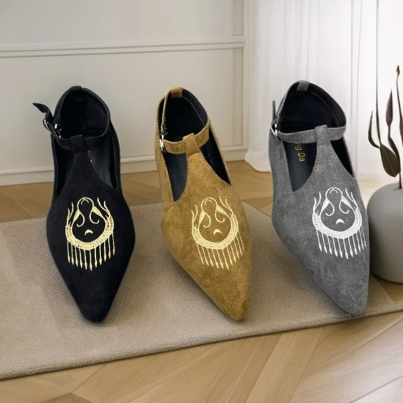 R   2025年新款女生平底鞋A12