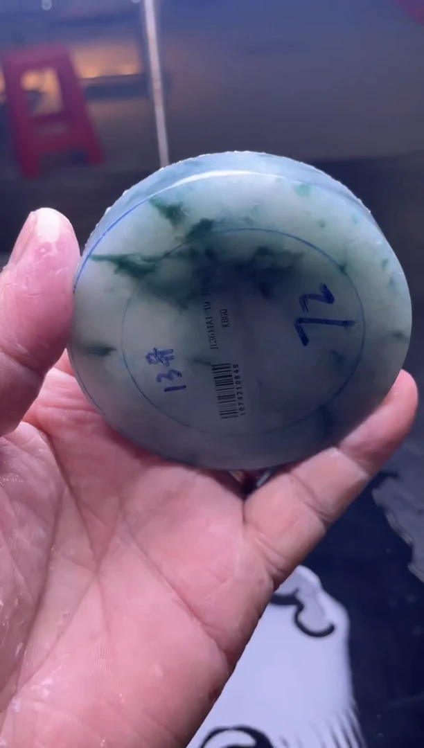 未镶嵌手镯定制翡翠如*君翡翠定制手镯含芯