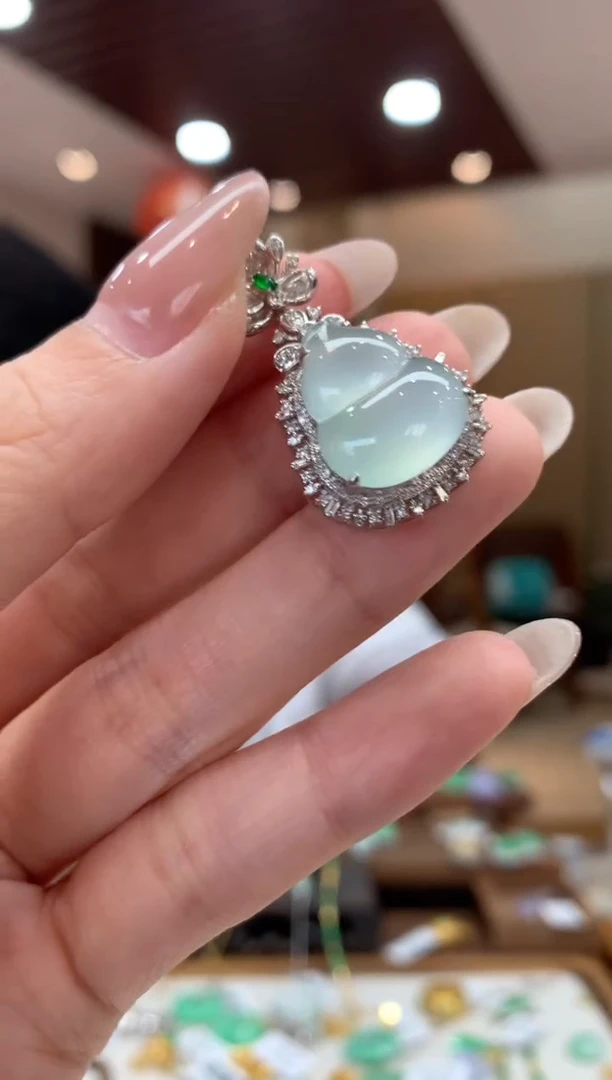 吊坠(不含链)18K金镶嵌翡翠葫芦