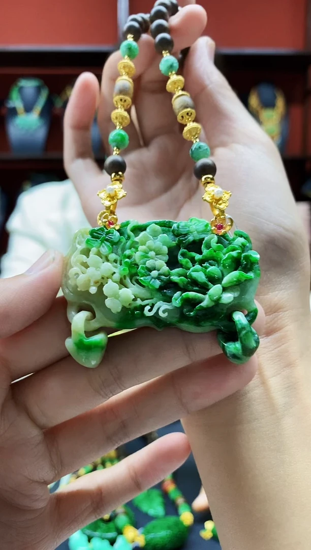 颈饰未镶嵌翡翠吊坠