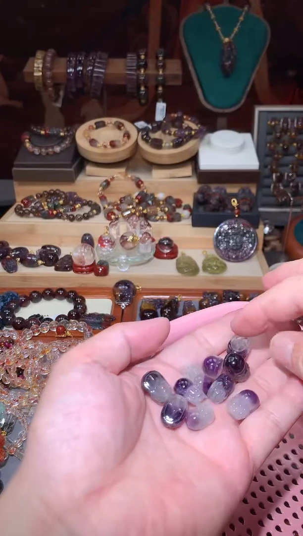 水晶珠宝半成品未镶嵌紫极光貔貅单颗，通孔一个