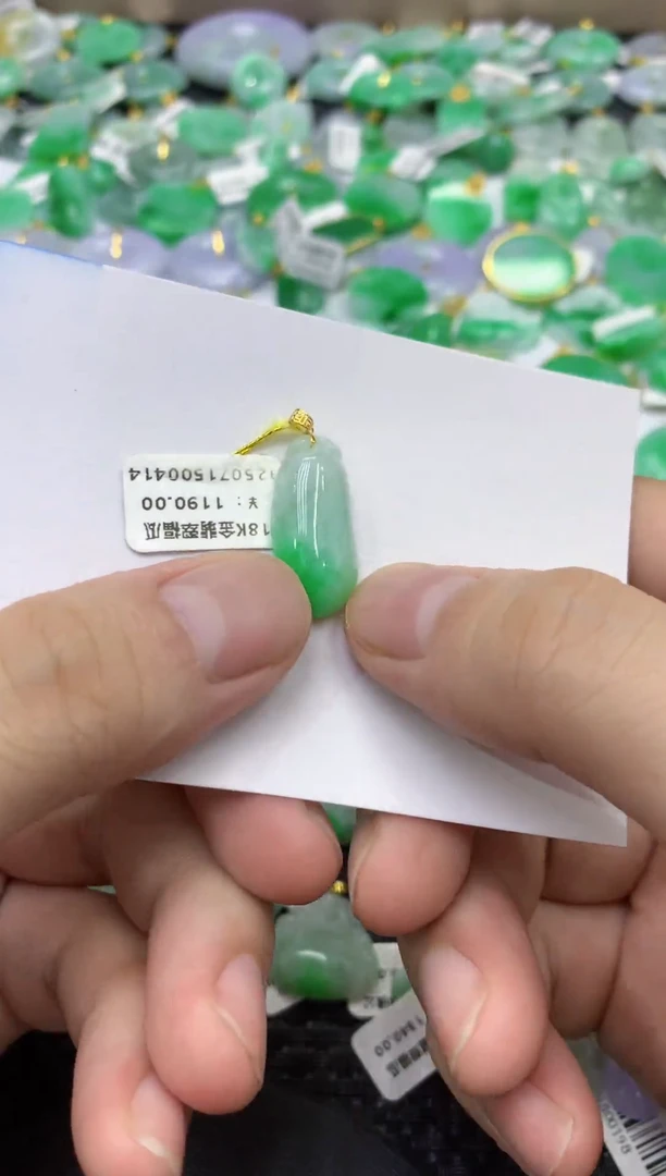 颈饰18K金镶嵌翡翠天然缅甸翡翠A货