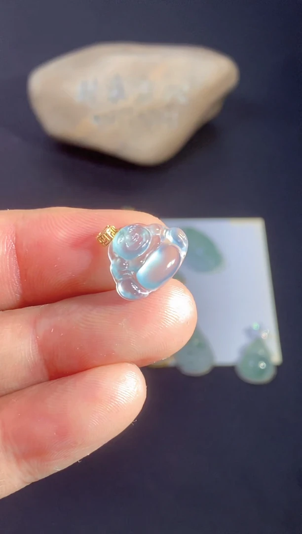 颈饰18K金镶嵌翡翠