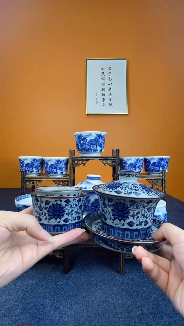 贺*妞缠枝莲盖碗+1主人杯+2客杯