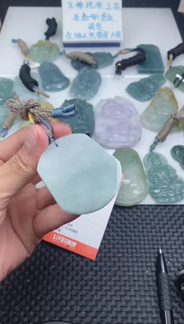 翡翠未镶嵌颈饰