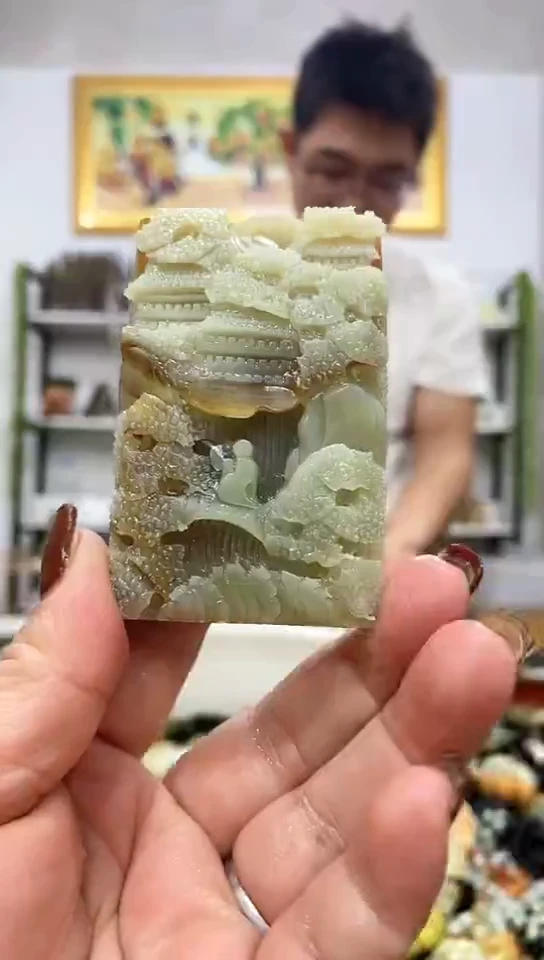 未镶嵌蛇纹石玉吊坠