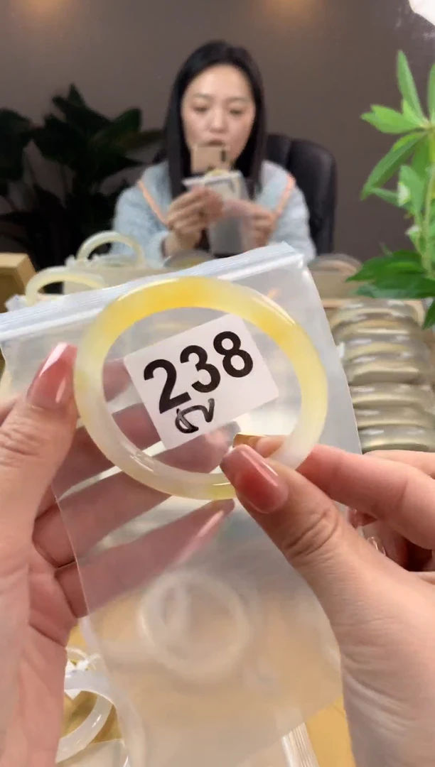 【闪购商品】玛瑙/玉髓手镯未镶嵌238