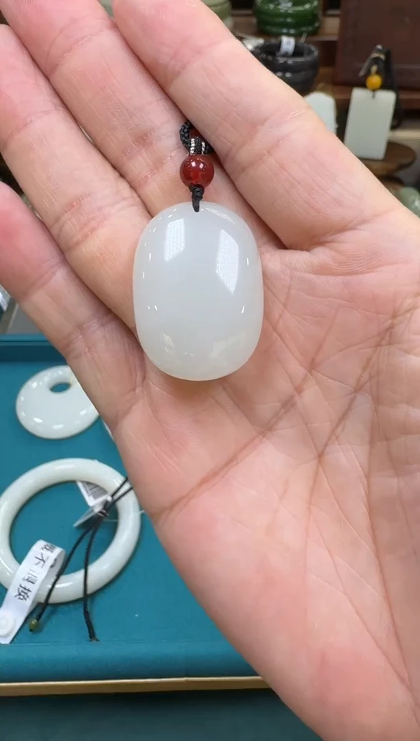 【闪购商品】和田玉吊坠未镶嵌无事牌配绳
