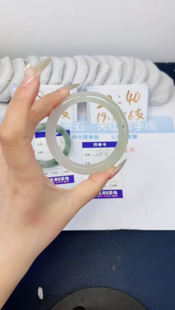 【闪购商品】石英质玉手镯合金264-57.7