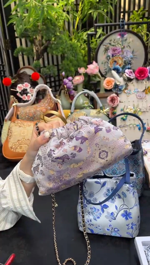 织绣是**吖非遗手工绒花饰品