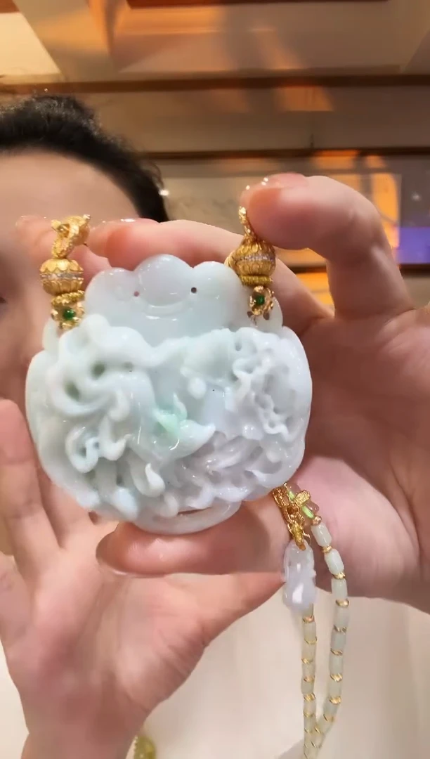 翡翠未镶嵌颈饰国风