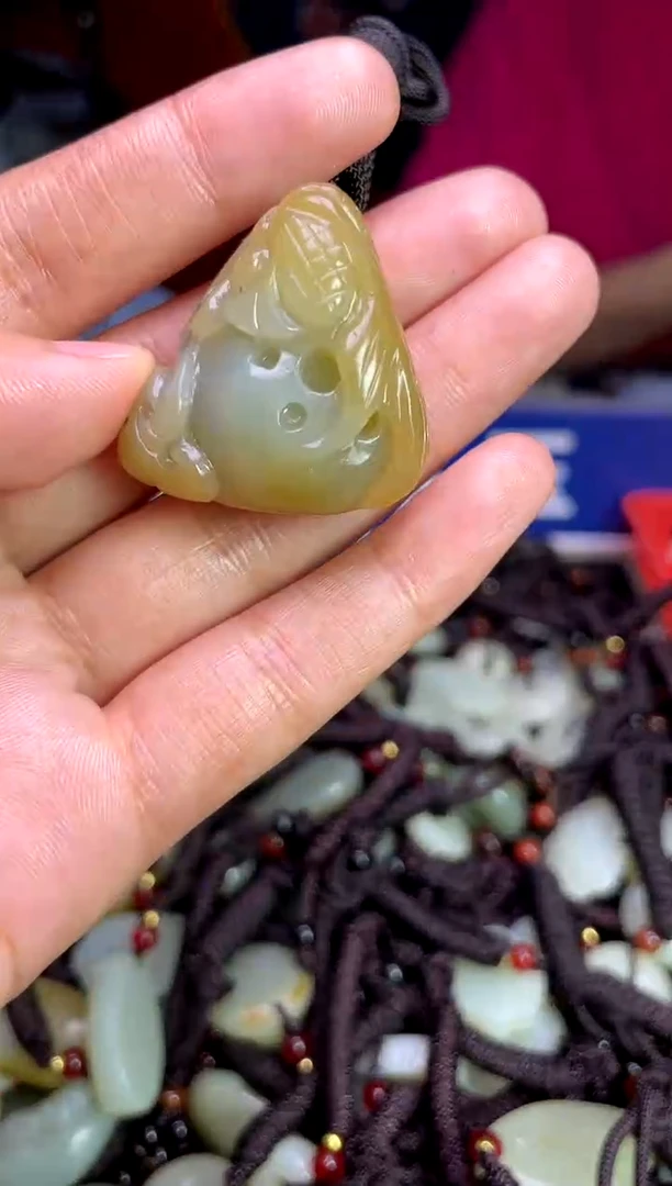 未镶嵌和田玉挂件1