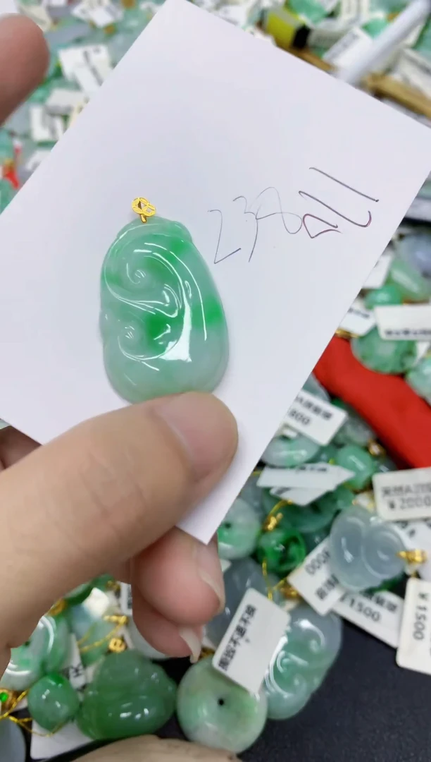 颈饰18K金镶嵌翡翠翡翠