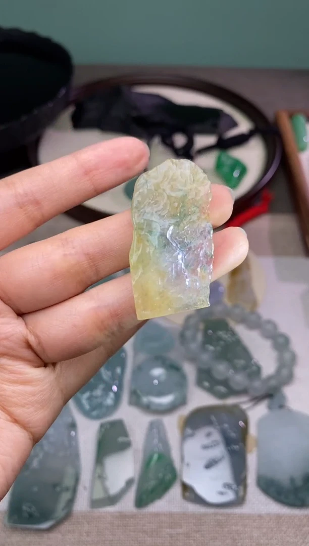 定制翡翠未镶嵌冰黄翡飘花料