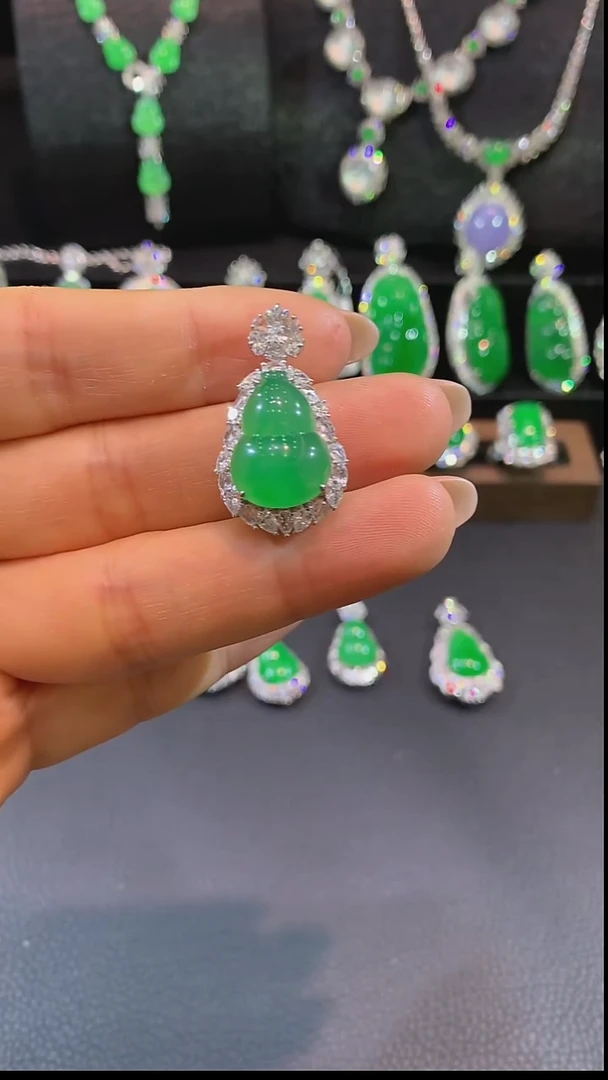 吊坠(不含链)18K金镶嵌翡翠吊坠