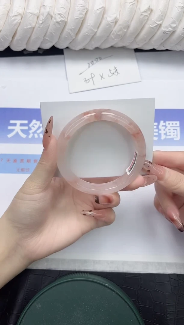 未镶嵌手镯石英质玉83-56