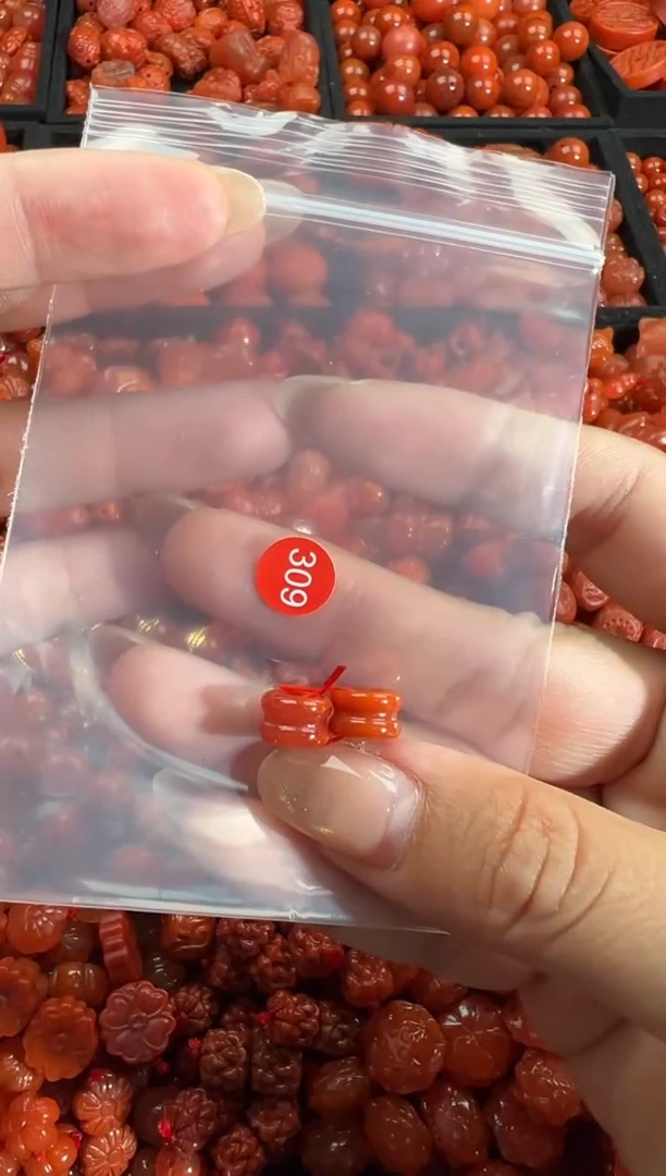 南红玛瑙未镶嵌颈饰1