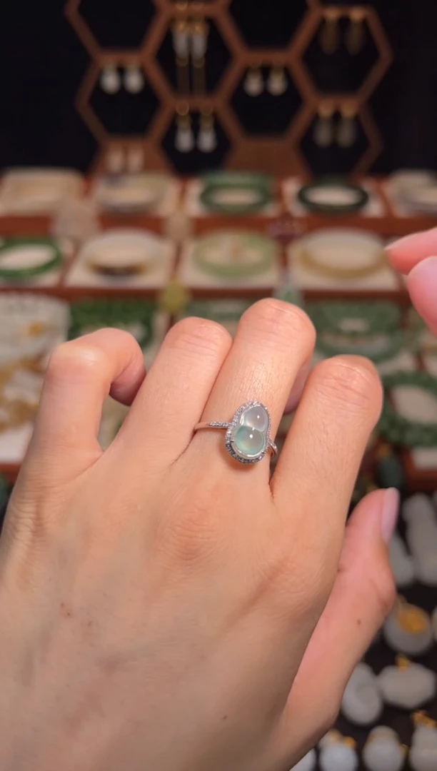 18K金镶嵌戒指翡翠福利