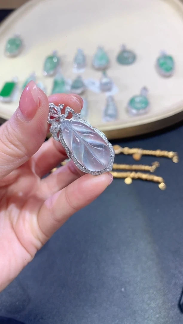 套链18K金镶嵌翡翠吊坠A570|13800