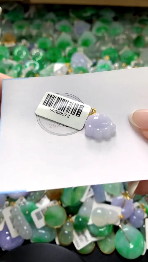 翡翠18K金镶嵌颈饰1111111111111111