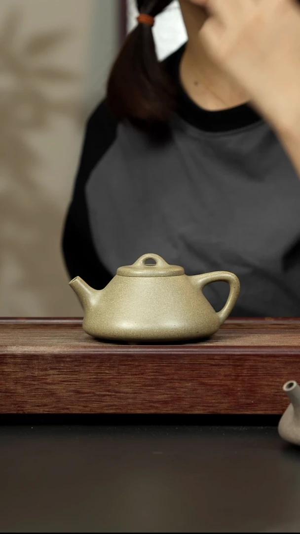 紫砂茶壶青段子冶石瓢