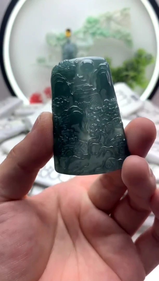 翡翠未镶嵌颈饰山水【品质一般介意慎拍】