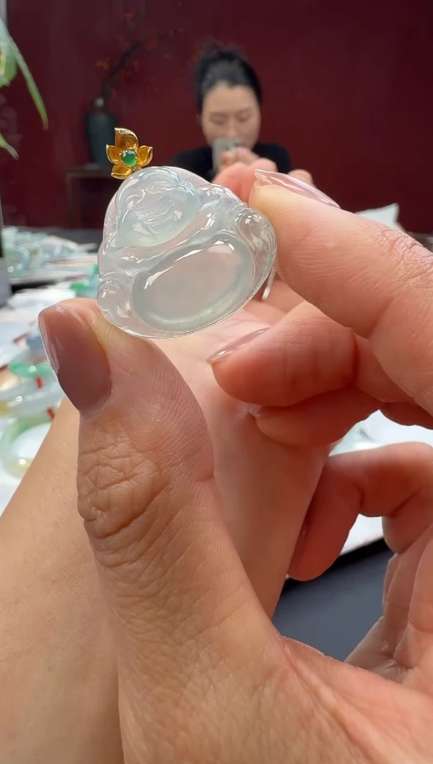 颈饰18K金镶嵌翡翠佛公