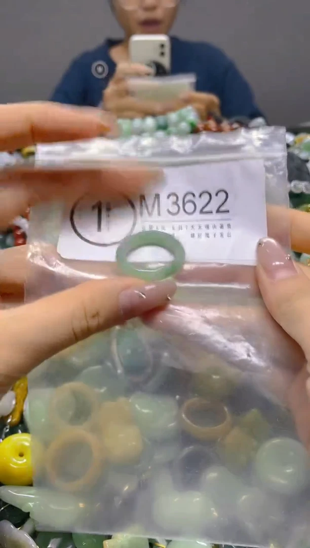 颈饰未镶嵌翡翠19.9/M/翡翠A货，一件也是批发价