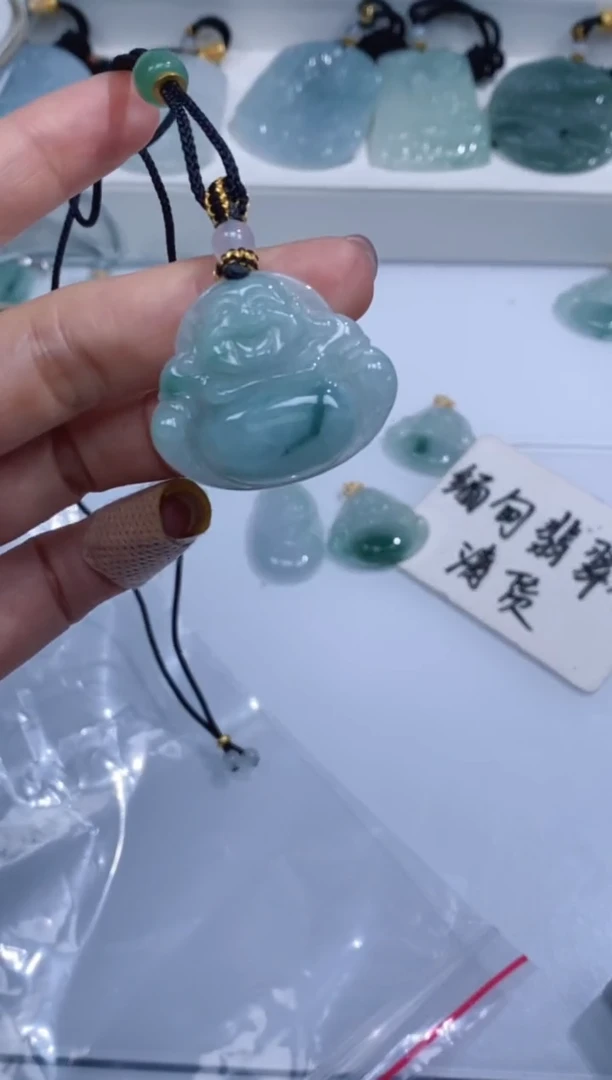 颈饰未镶嵌翡翠吊坠