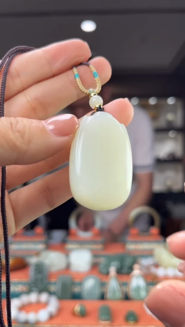 和田玉未镶嵌颈饰佩佩