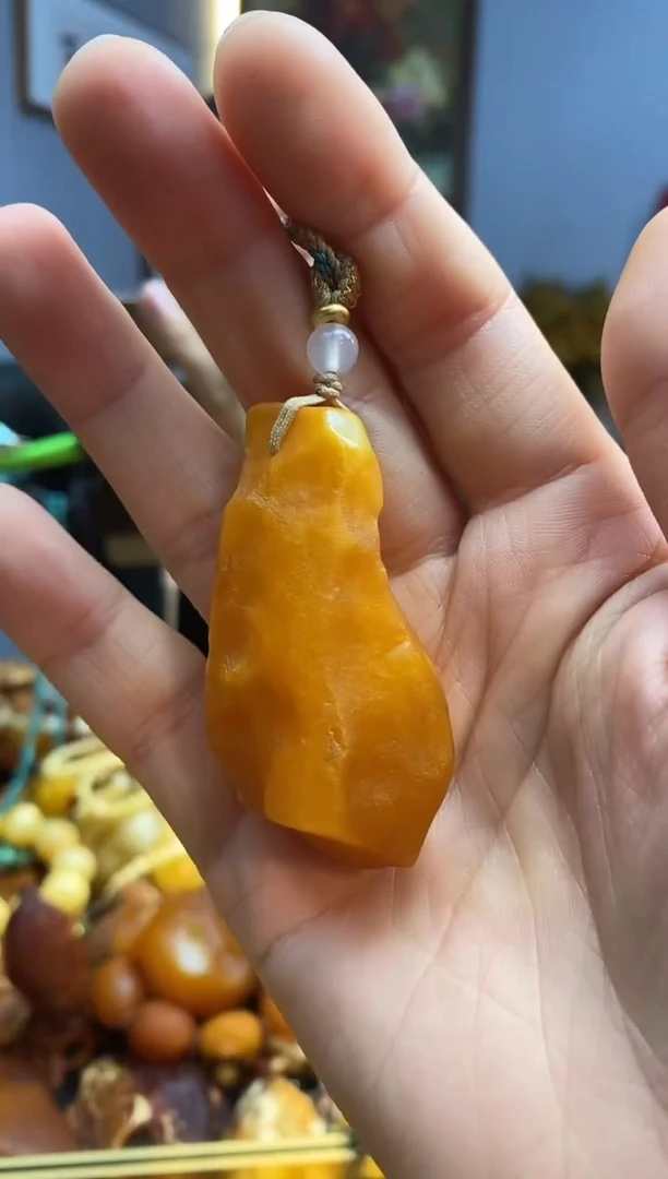 未镶嵌颈饰琥珀吊坠