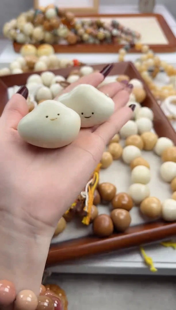 【闪购商品】菩提根/象牙果手串象牙果云朵手把件·尺寸大小随机一个