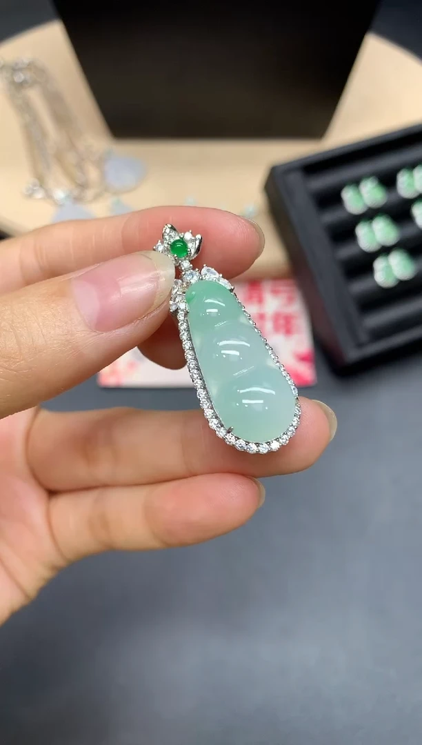 【闪购商品】翡翠吊坠(不含链)银S925镶嵌福豆【多样性发其一】
