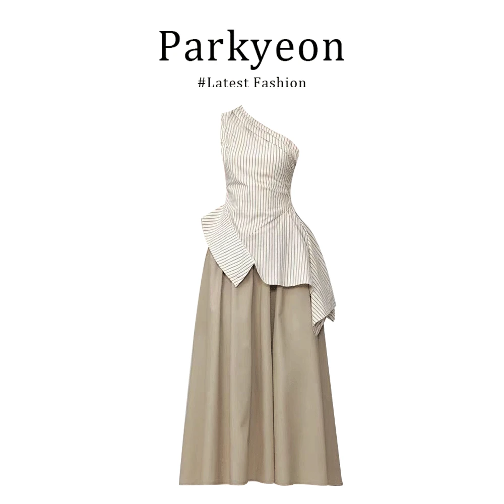 高级感简约不规则斜肩条纹吊带上衣女高腰A字伞裙两件套