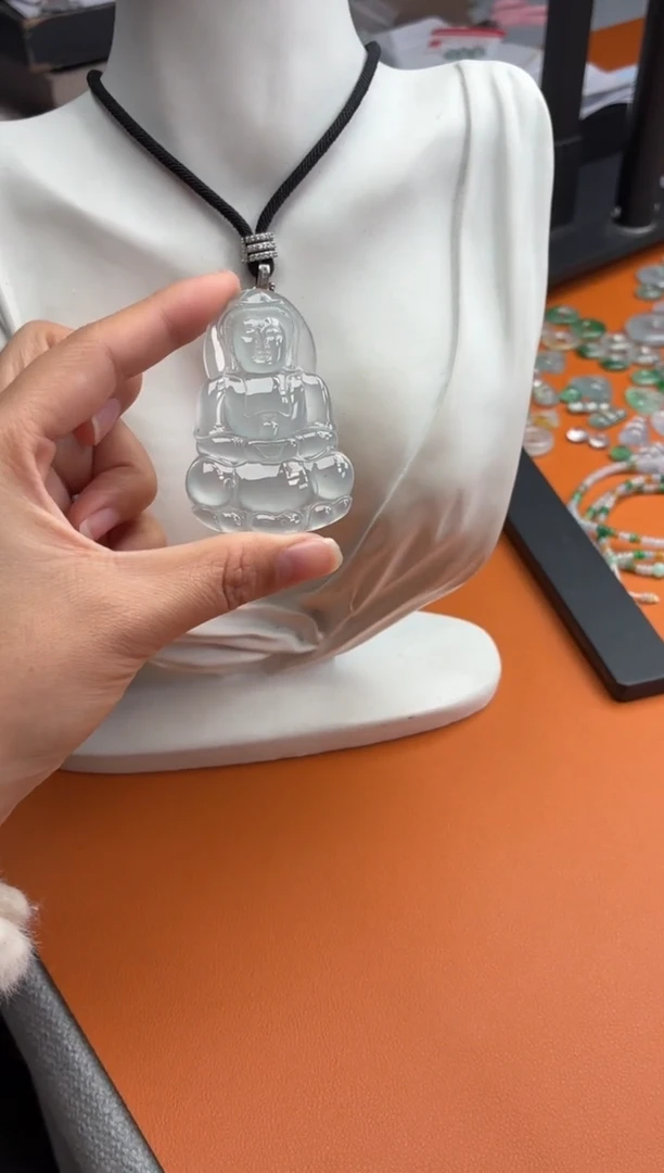 吊坠(不含链)未镶嵌翡翠35 观音 60 40.9 5.5