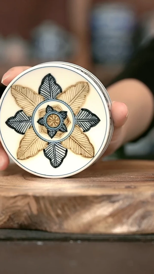 手绘手绘高温现代瓷  气  芭蕉叶盖置9cm