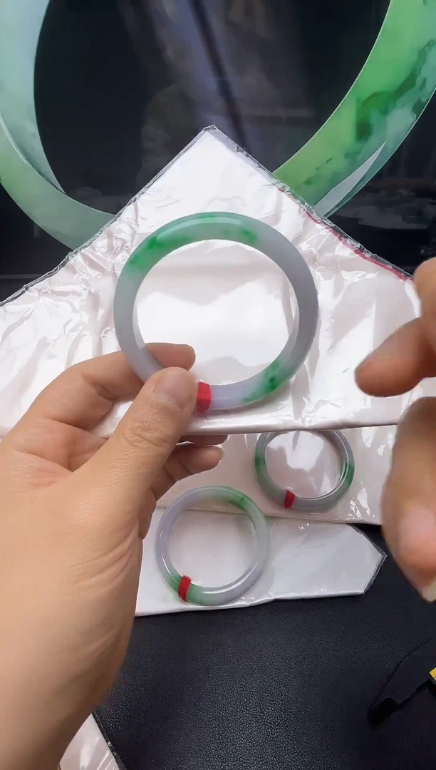 以实物为准，拍那个发那个。