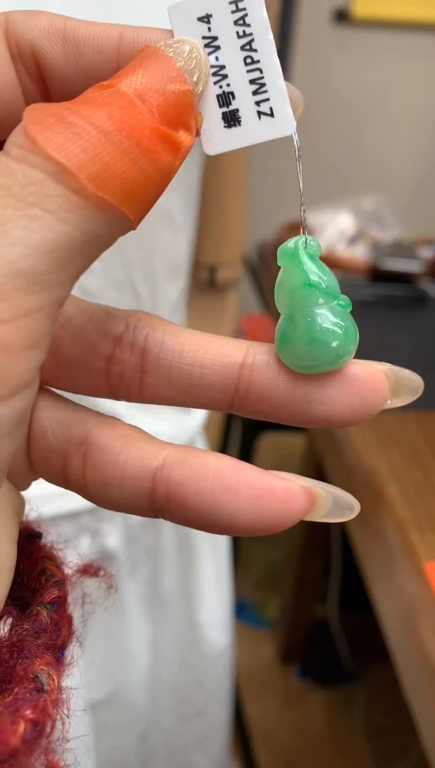 【闪购商品】翡翠颈饰未镶嵌葫芦