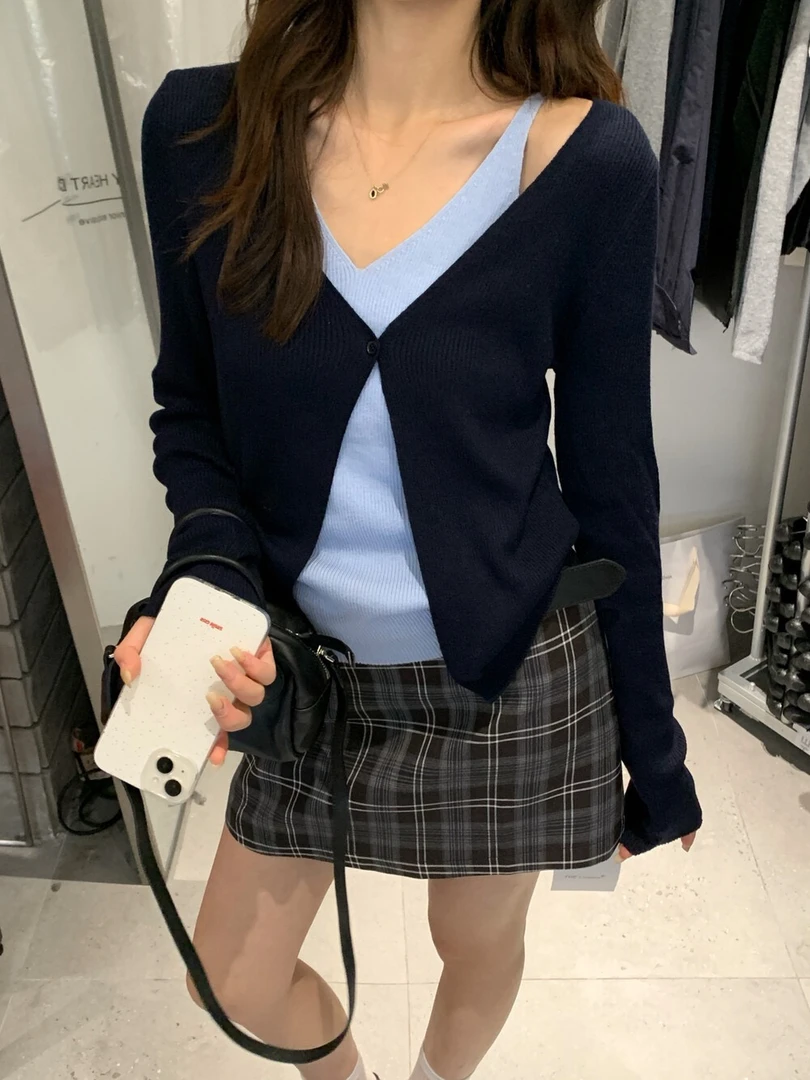 2025早秋新款长袖假两件设计感针织衫女秋季新款撞色V领上衣I2-46