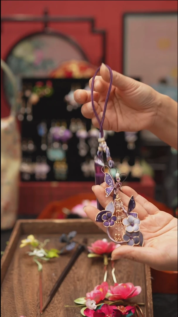 刺绣非遗绒花饰品