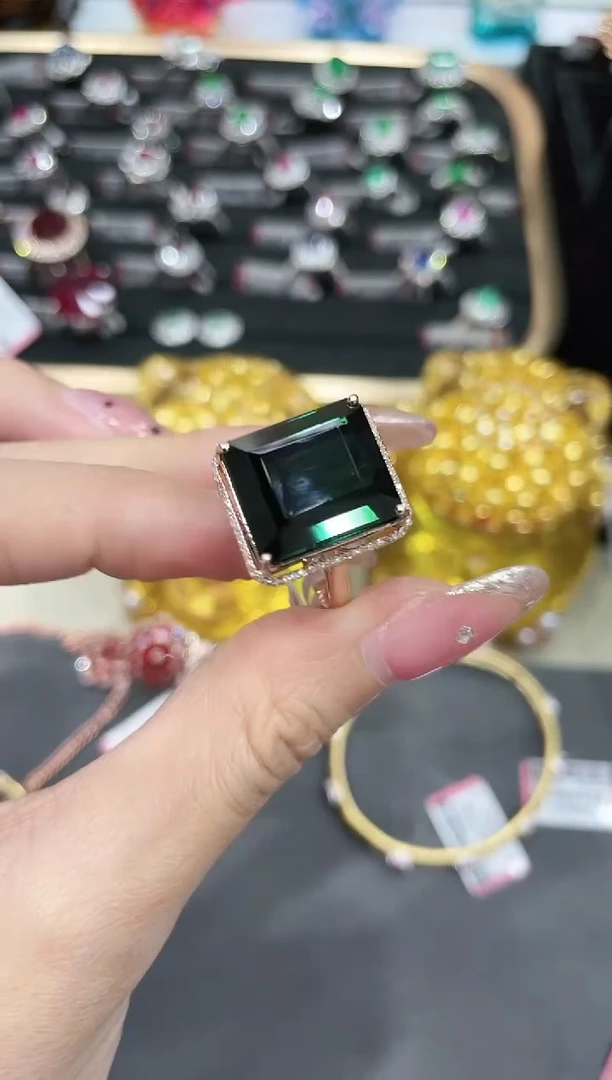 戒指18K金镶嵌碧玺戒指