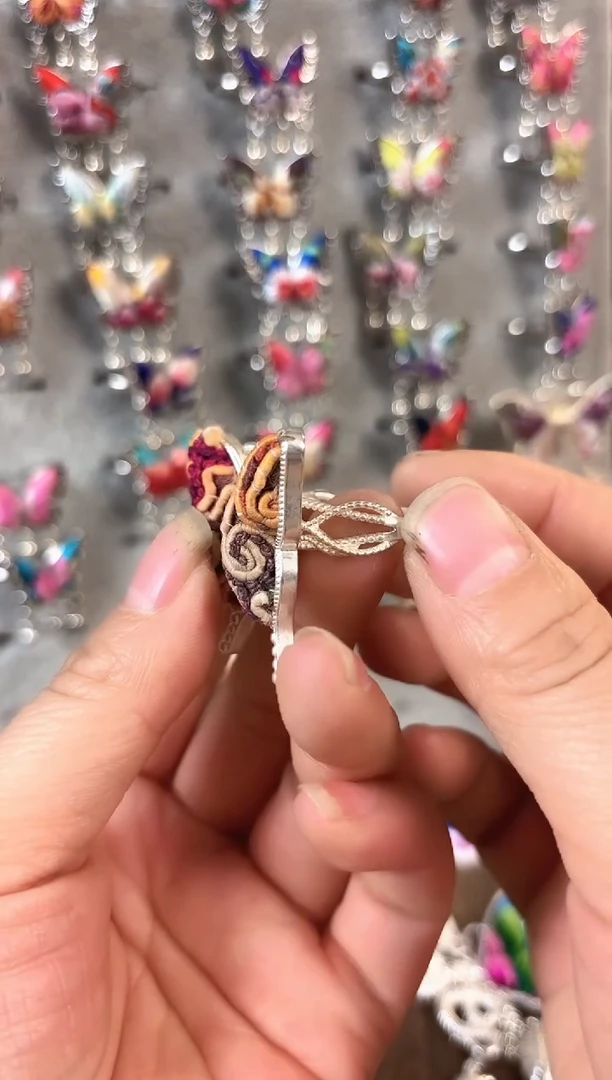 彩云南阁非遗老绣苗银饰品646+