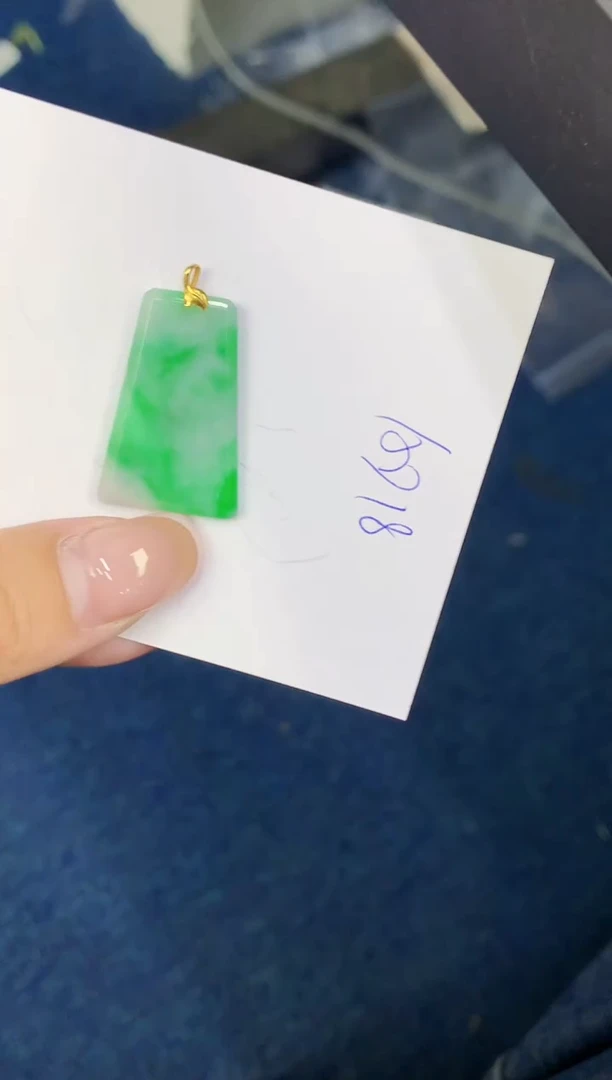 翡翠18K金镶嵌颈饰缅甸天然翡翠A货