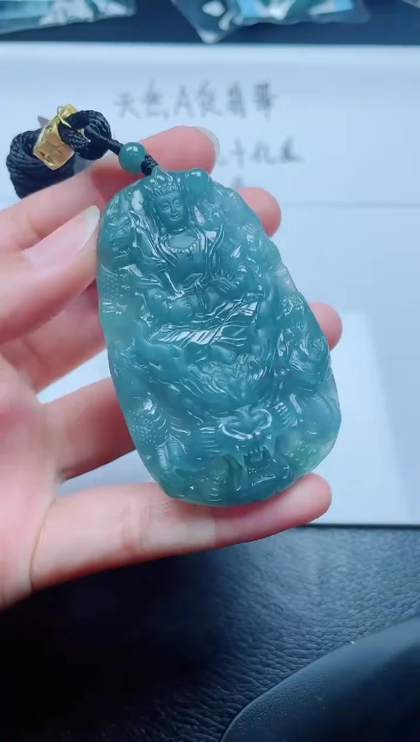 翡翠未镶嵌颈饰